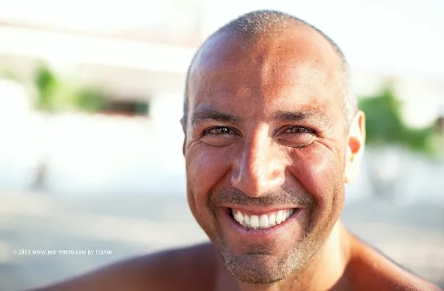 Fausto Giungato sorridente, ritratto all'aperto